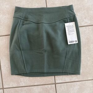 Lululemon Athletica Green Scuba High-Rise Mini Skirt – Size M – NWT